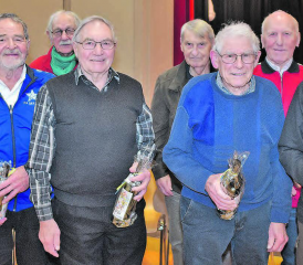 Die ältesten Teilnehmer des Winterausmarsches: (von links) Werner Zahner (Oberentfelden), Gustav Brändli (Oberkulm), Walter Hirt (Zetzwil), Xaver Bürgi (Suhr), Franz Frey (Erlinsbach), Mathias Wilhelm (Suhr), Christian Wüthrich (Erlinsbach), Max Leimgruber (Aarau), Hans Gall (Hirschthal),Alfred Zimmermann (Suhr).