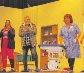 Theatervergnügen am Trachte-Obe in Meisterschwanden: Der Theatertruppe gelang mit dem Stück «De Oskar vo…» eine tolle Leistung. (Bilder: hh.)