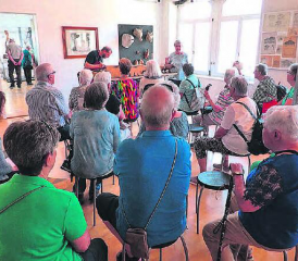 Ausflug der Seetaler Senioren: In Brienz stand der Besuch des Holzschnitzer Museums auf dem Programm. (Bild: zVg.)