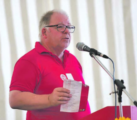 Folgerichtig: Christopher von Schoultz bat die Gäste wegen der Tröpfchen-Verbreitung auf das Singen der Nationalhymne zu verzichten. (Bilder: rc.)