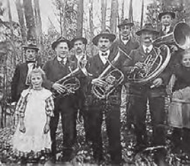 Anno 1919: Mit Fotos dokumentierte der jüngste Blasmusikverein im Mittleren Wynental die vergangenen 100 Jahre. (Bild: zVg.)