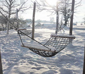 Im Winterkleid: Der Rickenbacher Spielplatz. (Bild: zVg.)