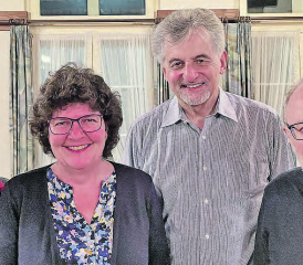 Standen im Mittelpunkt (v.l.) Der neue Präsident Ruedi Baumann, Kantonalpräsidentin Monika Hollenstein, der abtretende Präsident Ernst Ritzmann und der seit 20 Jahren tätige Kreiskassier Hans Jörg Ackermann. (Bild: wr)
