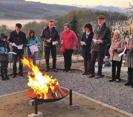 Frühliturgie: Am Ostermorgen trafen sich zu noch dunkler Stunde rund 30 Personen. (Bild: z.Vg.)