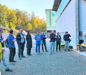 Die Politprominenz war sich einig: Im Kieswerk Hubel zeigt sich das perfekte Zusammenspiel zwischen Betriebsführung und Erhalt von Lebensräumen bestens. (Bild: zVg.)