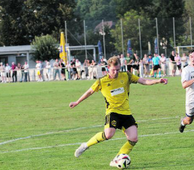 Der FC Gränichen – hier mit Torschütze Gian Reto Bleuel – kam gegen Lenzburg unter die Räder. (Archivbild: Roland Jaus)