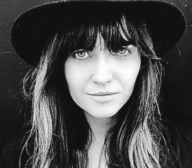 Mia Aegerter singt am Samstag, 30. März auf der Bühne im Saalbau Reinach. (Bild: zVg.)