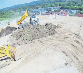 Erdbewegungen: Noch immer wird das ehemalige Gebiet der SMDK aufgefüllt, wie auf dem Bild der Webcam vom 11. Mai 2022 zu erkennen ist (Bild: zVg.)