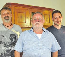 Neue Führung, neuer Name: Peter Bachmann (Mitte) übergab das Zepter an seinen Sohn Daniel (li.) sowie an seinen langjährigen Mitarbeiter Hasper Hauri. (Bilder: st.)