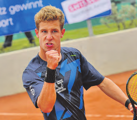 7:2-Auswärtserfolg in Genf: Teufenthal, hier mit Yanik Kälin, sichert sich damit vorzeitig den Ligaerhalt. (Bild: zVg.)