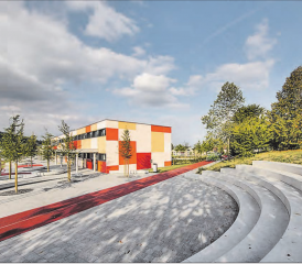 Der Neubau des Kindergartengebäudes mit Amphitheater: Herzensangelegenheit während der Amtszeit der zurücktretenden Gemeinderätin Marianne Theiler-Galliker, Ressort Bildung. (Bild: zVg.)
