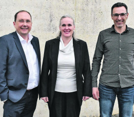 Zeigten auf, dass die Gemeinde Seegen finanziell sehr gut positioniert ist: Gemeindeammann Jörg Bruder, Karin Dettke, Leiterin Finanzen und Martin Suter, Leiter Steuern (v.l.). (Bild: hg.)