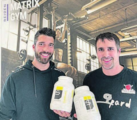 Profi zeigt Amateuren den Weg: Kevin Ziswiler (l.) und Lions-Captain Simon Schnyder freuen sich auf die gemeinsame Zukunft. (Bild: zVg.)