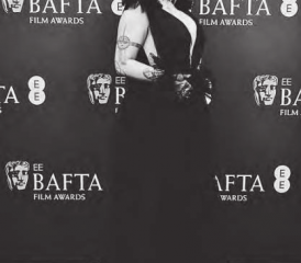 «Bartender» Anja Rubin aus Menziken zeigte sich in der glamourösen Welt der Stars und Sternchen. (Bild: zVg.)