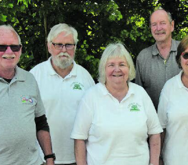 Ein Gruppenbild zum Abschluss: Nach getaner Arbeit fanden sich die Hauptorganisatoren noch einmal etwas wehmütig zusammen, (v.l.) Werner Gloor, Rolf Senn, Madeleine Senn, Rolf Roth und Daisy Gloor. (Bild: st.)