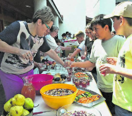 Dank Lebensmittel-, Gemüse- und Obstspenden: Sogar zum Abschluss wurde ein leckeres Buffet angeboten.