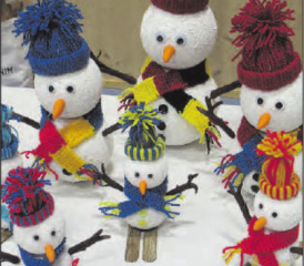 Liebevoll gestaltete Handarbeiten und vieles mehr gabs an den verschiedenen Ständen zu kaufen. (Bilder: zVg.)