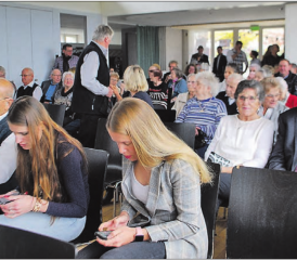 Eine schöne Geste: Die Gemeinden Fahrwangen und Meisterschwanden luden ihre betagten Einwohner zu einem Geburtstagsständchen mit Apéro ein. (Bild: hh.)