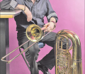 «Musik ist generationenübergreifend die Sprache des Herzens», weiss der Musiklehrer, Komponist, Arrangeur und Virtuose. (Bild: Sonja Clerc)