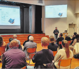Der Infoanlass zum Thema Digitalisierung stiess auf reges Interesse. (Bilder: Roland Marti)