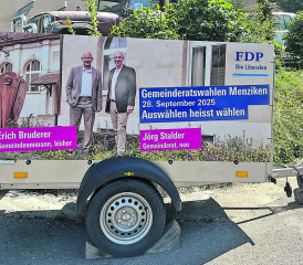 Plakat des Anstosses: öffentlich einsehbar, aber auf Privatgrund – das Plakat der FDP sorgt schon vor dem Start des offiziellen Wahlkampfs für Gesprächsstoff. (Bild: dr.)