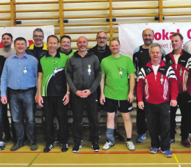 Siegerehrung bei den Senioren 1B: Dank der lautstarken Unterstützung gelang dem Team des Satus Gränichen II der Titelgewinn in den eigenen Hallen. (Bild: zVg.)