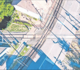 Durch Neugestaltung am Engelplatz Oberentfelden entsteht mehr Platz. Der Güterverkehr auf der SBB-Linie könnte intensiviert und das Angebot auf der WSB-Strecke verbessert werden. (Bild: zVg.)