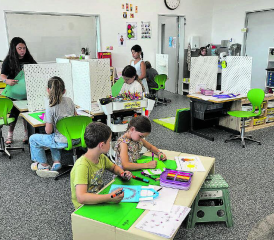 Blick ins neue Klassenzimmer der 1./2. Klasse a. (Bilder: zVg.)