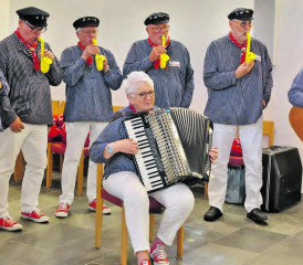 Der Seemannschor Sempach umrahmte die Gottesdienst-Matinée in der Reinacher Kirche auf besondere Art und Weise. (Bilder: zVg.)