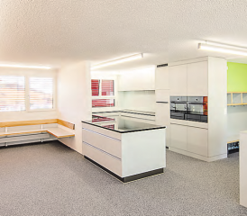 Erstrahlt in neuem Glanz: Die Tagesbetreuung Rickenbach «Taberi» konnte rechtzeitig auf das neue Schuljahr fertiggestellt werden. (Bild: zVg.)