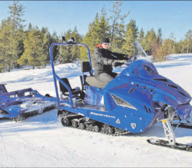 Fahrzeug und Spurgerät: Der LLV Kalthof-Wiliberg beschafft sich ein solches Pistenfahrzeug der Marke Snopex Alpina Superclass (Bild zVg.)