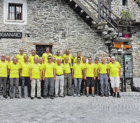 Gruppenbild mit Männern: zum 50-Jahre-Jubiläum machte sich die Männerriege auf den Weg ins Tessin. (Bild: zVg.)
