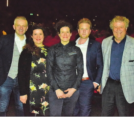 Sie bescherten den 250 Besuchern einen sowohl amüsanten als auch lehrreichen Abend: Rainer Maria Salzgeber, Isabel und Marisa Brunner, Dr. med. Felix Bertram sowie das Apotheker-Urgestein, Dr. Andreas Brunner (v.l.). (Bilder: st.)
