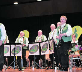 Sie verwöhnten das Publikum: Die Schiltwalter Blaskapelle steht neu unter der Leitung von Willy Walter aus Leissigen am Thunersee. (Bilder: st.)
