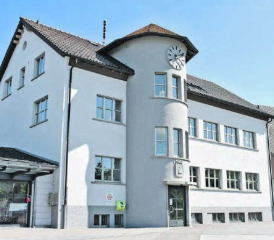 Die Zukunft zweier Schulen sicherstellen: Die Schule Leutwil verfügt zwar über ausreichend Platz, weist aber knapp ausreichende Schülerzahlen aus …