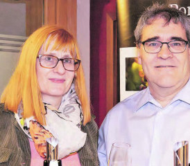 Caroline Eichenberger und Pedro Pires luden zur gediegenen Portwein-Degustation im Huus74 ein. (Bild: Dominique Rubin)