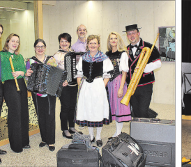 «La Jalousie plus»: Neun Profimusikerinnen und -musiker begeisterten das Publikum an ihrem Auftaktkonzert in Seengen. Das Programm war ein Miteinander internationaler und heimischer Werke für die kommende Tournee in Ecuador. (Bilder: Graziella Jämsä)