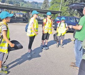 Die Aufregung war gross: Die Kinder durften im LWK mitfahren. (Bilder: zVg)