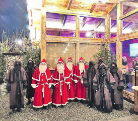 Nach dem Chlauszug liessen die Chäuse und Schmutzli mit allen Helfern und Fahrern den Abend gemütlich in der Bergbeiz Rütihof ausklingen.