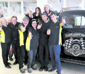 Daumen hoch! Das Team der Garage Graf in Zetzwil ist immer für einen besonderen Event zu haben.