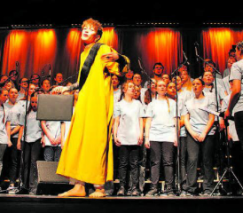 «Zachäus» heisst das aktuelle Musical, mit dem die Adonia-Chöre durch die Schweiz touren. (Bild: grh)