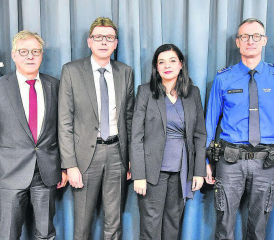 Zogen Bilanz für das Jahr 2022 (von links): Philipp Umbricht (Leitender Oberstaatsanwalt), Regierungsrat Dieter Egli, Beatriz Gil (Leiterin der Jugendanwaltschaft) und Michael Leupold (Kommandant Kantonspolizei Aargau). (Bild: ran.)