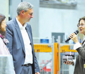 Referierten über die «Halbierungsinitiatve»: Christian Glur (SVP) und Priska Wismer-Felder (Die Mitte), mit Gastgeberin Sabina Freiermuth. (Bilder: rc.)