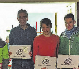 Die drei schnellsten Trios im dunklen Wald: CA Rosé Freiburg (Mitte), OL-Nachwuchskader Zürich (links) und die «Nebeltruppe» Baselland/Rymenzburg. (Bild: zVg.)