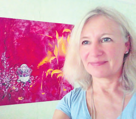 Ausstellung im Gweyhuus in Rickenbach: Elvira Schmed mit einem ihrer Werke. (Bild: Li.)