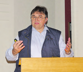 «Für Oberkulm die beste Lösung»: Bruno Ritter erläuterte die Meinung des Oberkulmer Gemeinderates bezüglich Beitritt zum Gemeindeverband Kreissschule aargauSüd. (Bild: moha.)