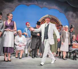 Andreas Wuffli brilliert im Jahr 2020 als korrupter Politiker Nasoni. «Ich bin kein ehrlicher Mann. Ich bin Politiker.» (Bilder: Theatergesellschaft Beinwil am See)