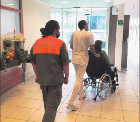 ZSO aargauSüd im Einsatz: Hilfsdienst der Zivilschutzangehörigen in der Residenz Falkenstein. (Bilder: zVg.)