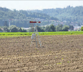 In Deutschland vielerorts verboten, in der Schweiz und damit hier in Muhen erlaubt: Das Modell Karussel Triplex mit drehbarem Schussrohr soll Vögel vom Acker vertreiben. (Bild: rc.)