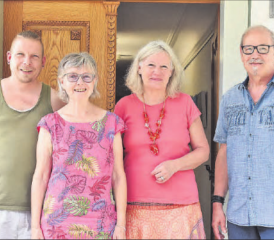 Präsentieren ihre kreativen Werke derzeit im Museum Schneggli in Reinach aus: Laurent Perchtold, Doris Renner, Elvira Schmed und Kurt von Arx (v.l.n.r.). (Bild: hg.)